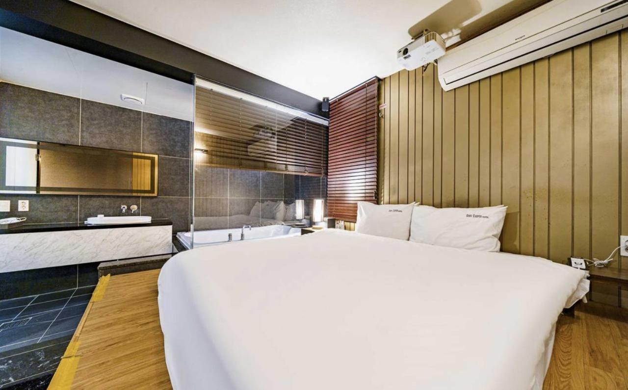 בוסאן Haeundae Gary Cooper Hotel מראה חיצוני תמונה