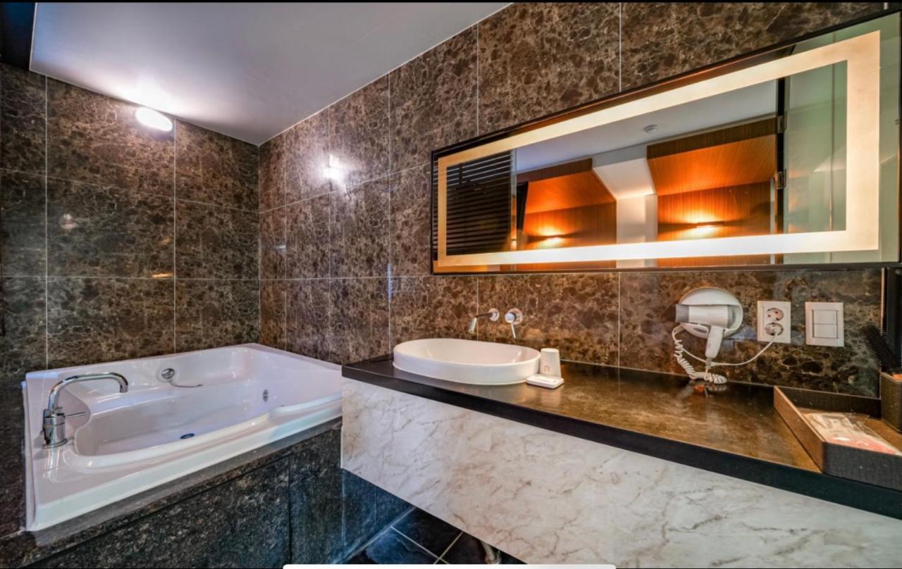 בוסאן Haeundae Gary Cooper Hotel מראה חיצוני תמונה