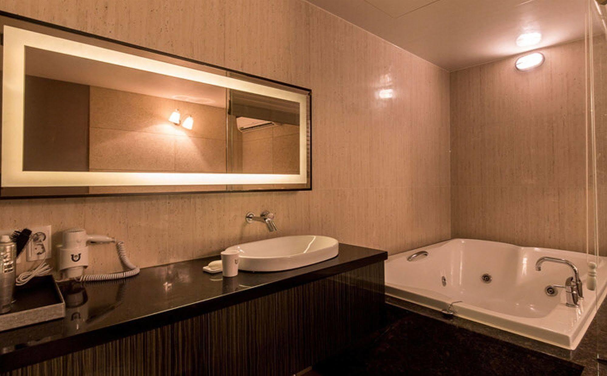 בוסאן Haeundae Gary Cooper Hotel מראה חיצוני תמונה